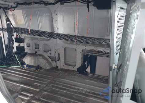 2018 Ford Transit-150 z USA, uszkodzony, nr VIN 1FTYE1ZM5JKA43500